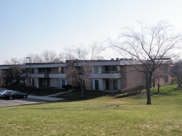 Palatine, IL-The Woods at Countryside Condominiums