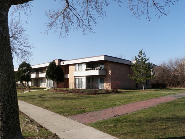 Palatine, IL-The Woods at Countryside Condominiums