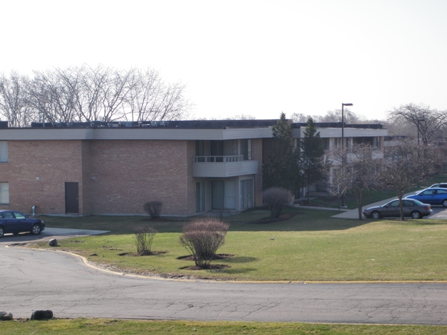 Palatine, IL-The Woods at Countryside Condominiums