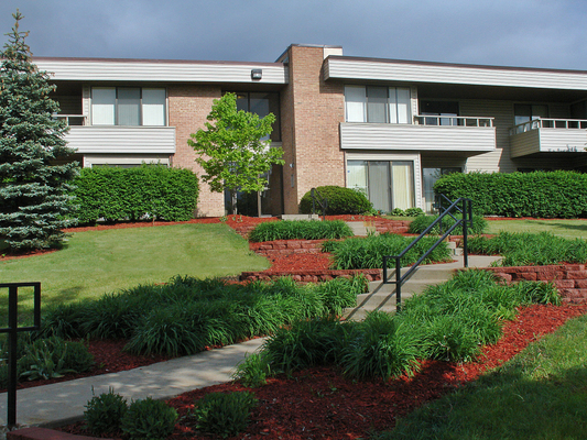 Palatine, IL-The Woods at Countryside Condominiums